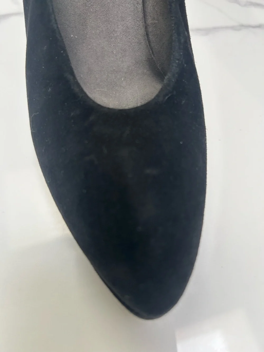 Stuart Weitzman Black Suede Pointed Toe Pumps size 6M - Picture 4 of 9